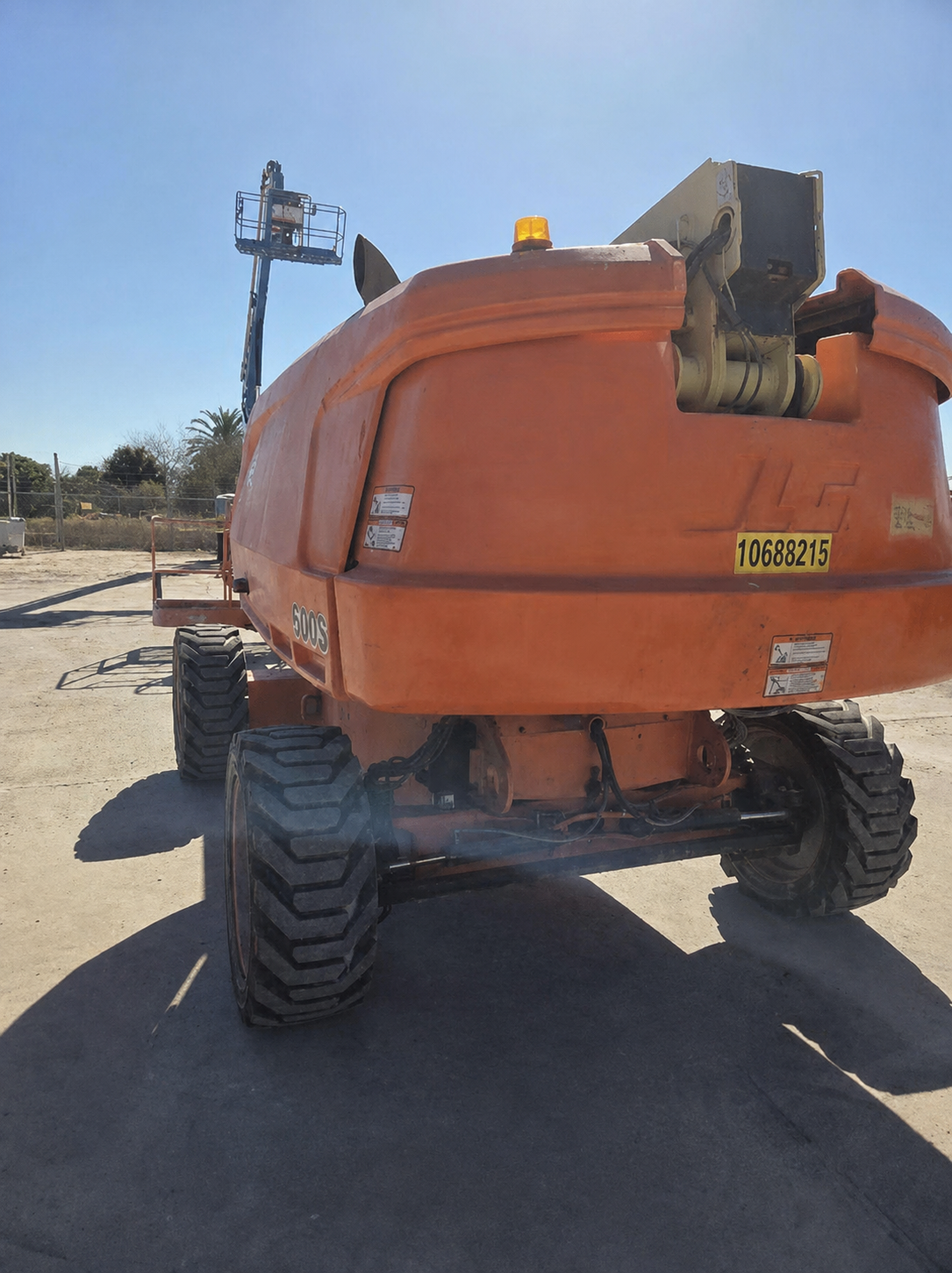 2017 JLG 600S Articulating Boom Lift - Image 2