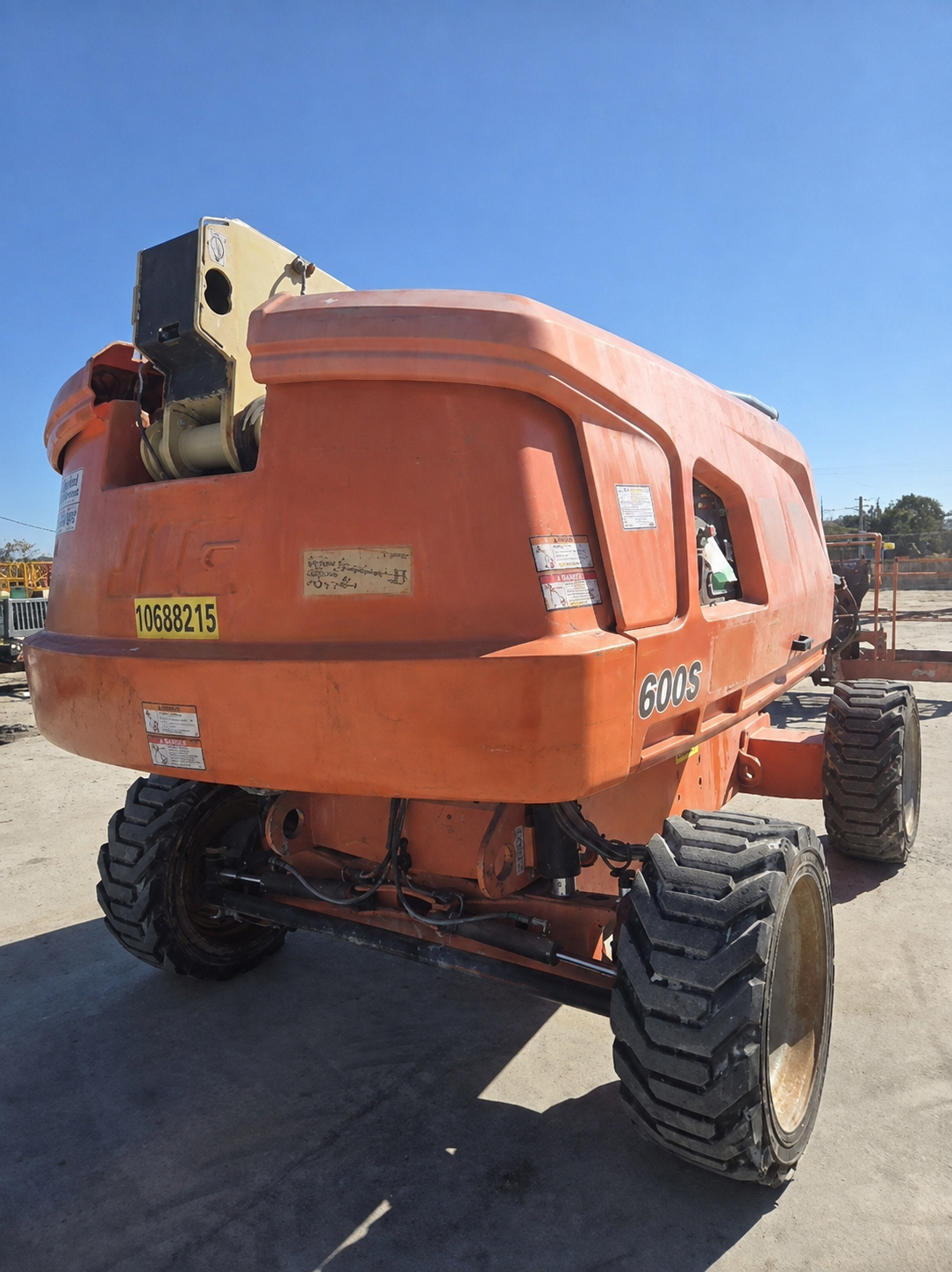 2017 JLG 600S Articulating Boom Lift - Image 3