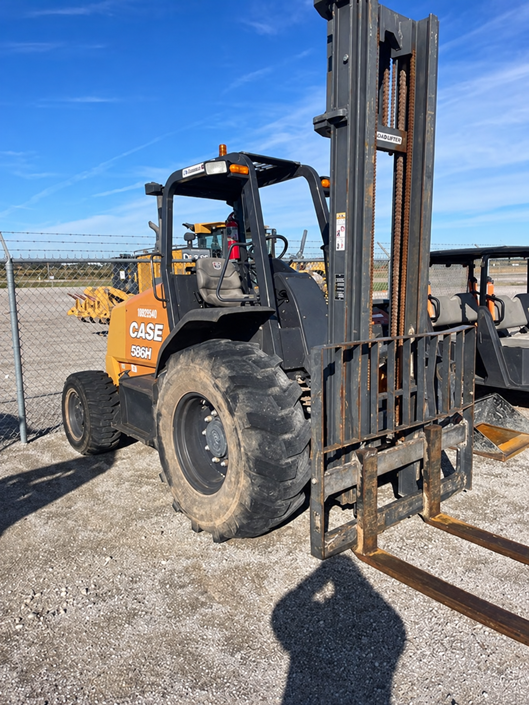 2019 Case 586H Rough Terrain Forklift - Image 3