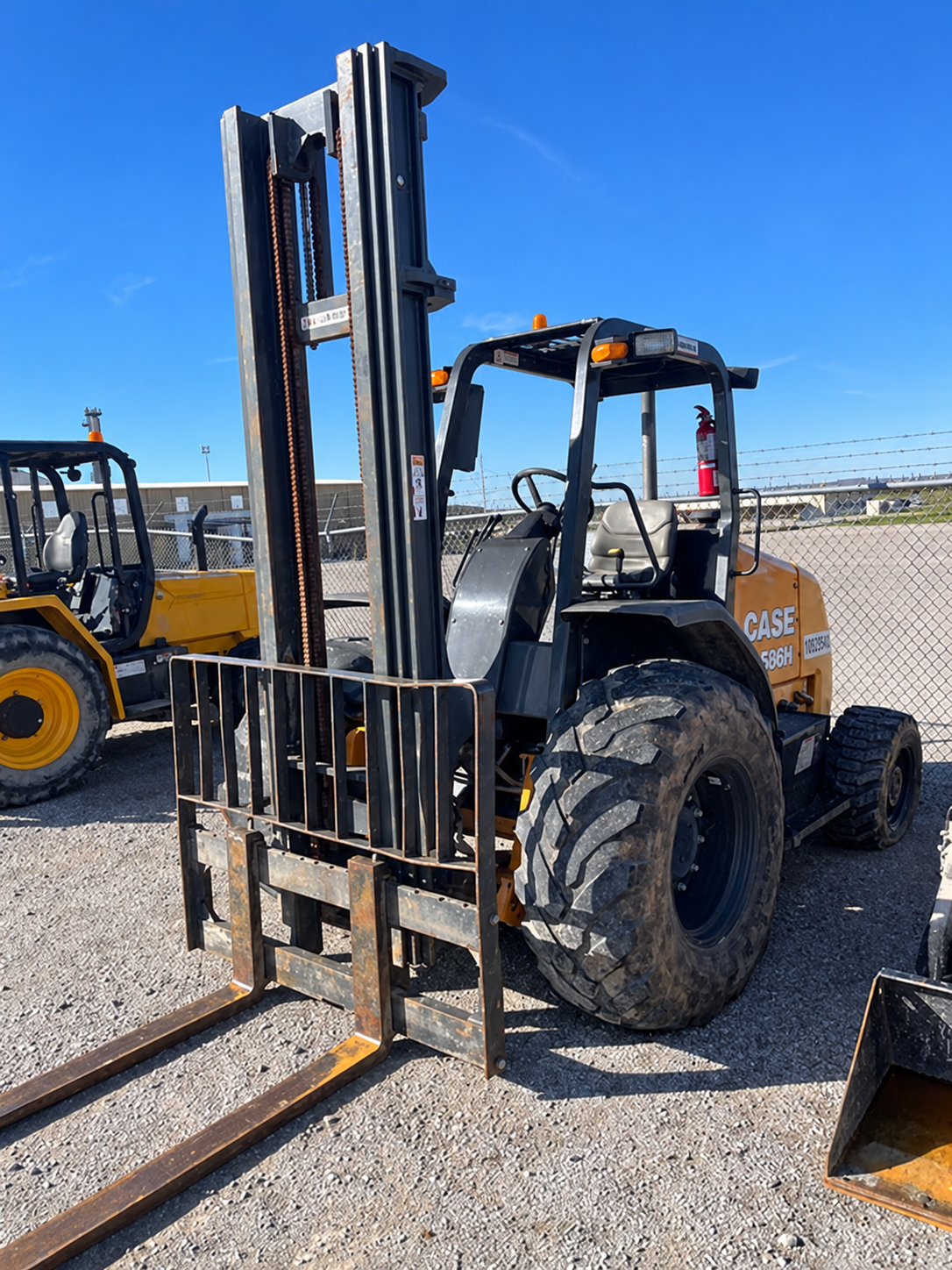 2019 Case 586H Rough Terrain Forklift - Image 4
