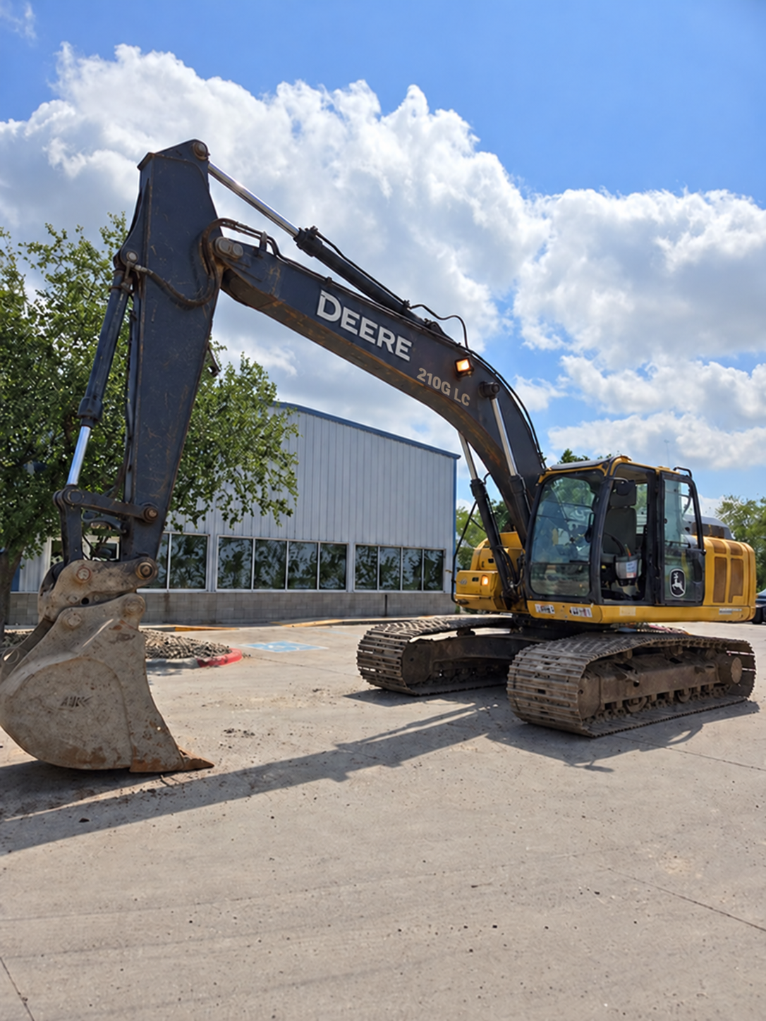 2019 Deere 210G LC Excavator - Image 2