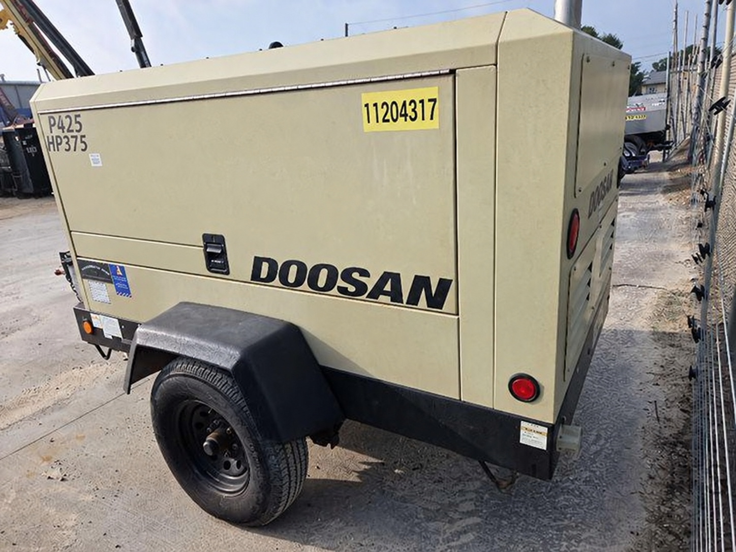 2021 Doosan P425/HP375WCUT4 Air Compressor - Image 2
