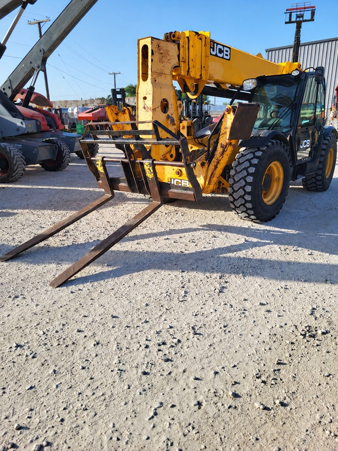 2017 JCB 512-56 S Telehandler - Image 4