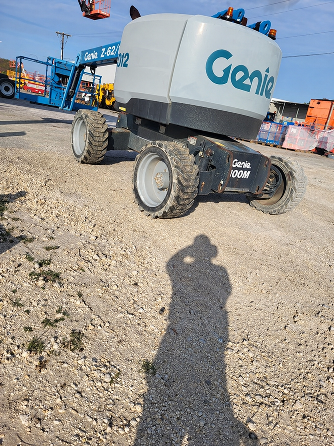 2016 Genie Z-62/40 Articulating Boom Lift - Image 3