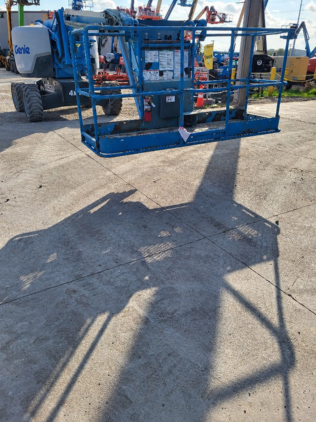 2016 Genie Z-62/40 Articulating Boom Lift - Image 5