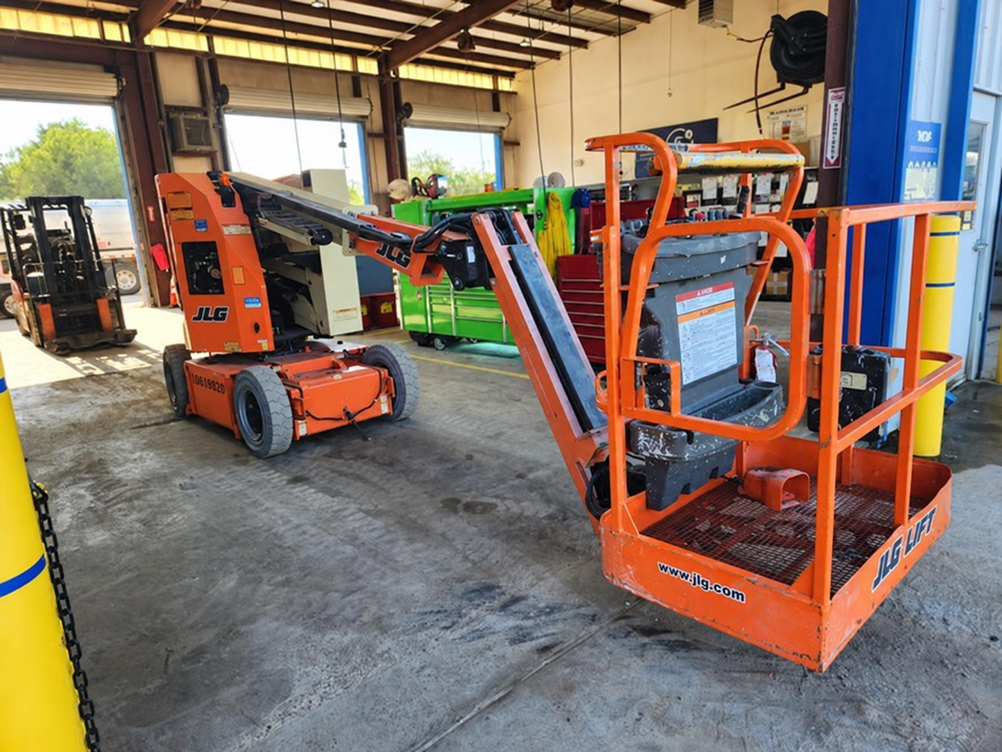 2017 JLG E300AJP Articulating Boom Lift - Image 2