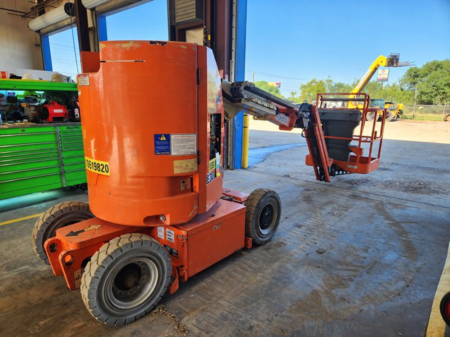 2017 JLG E300AJP Articulating Boom Lift - Image 3