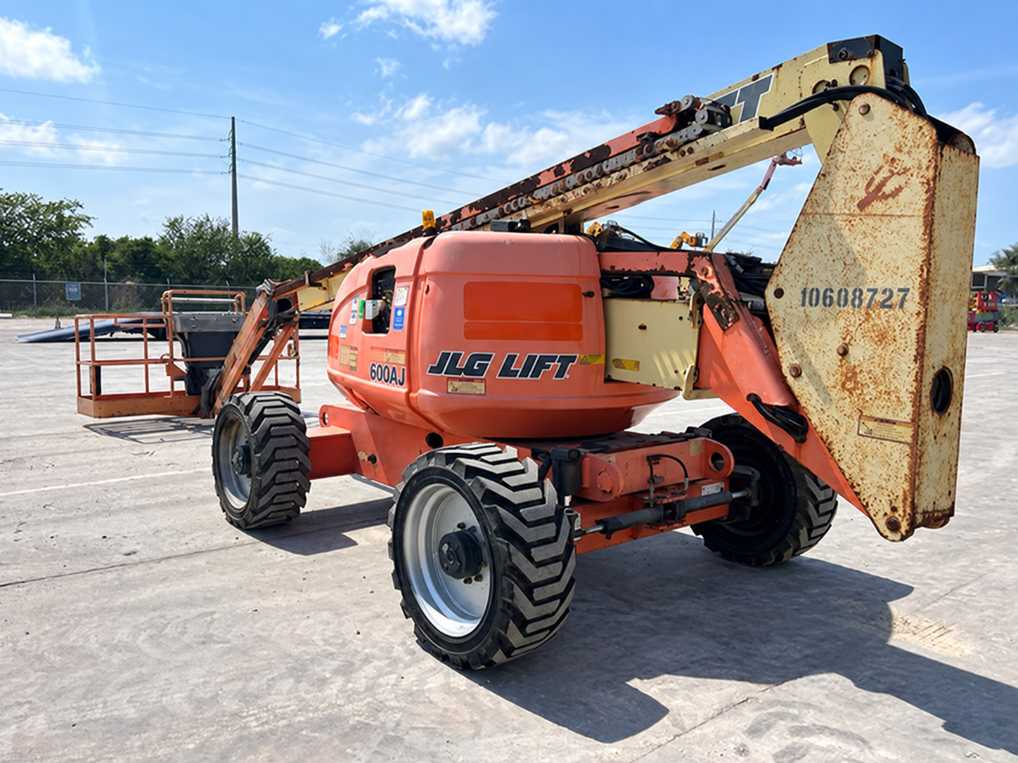 2017 JLG 600AJ Articulating Boom Lift - Image 3