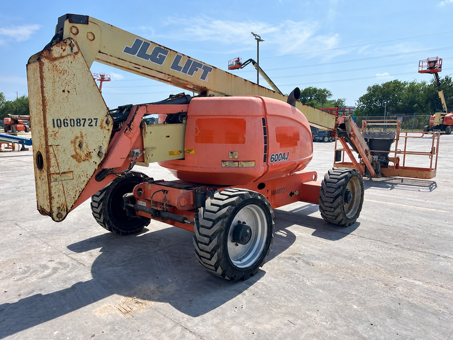 2017 JLG 600AJ Articulating Boom Lift - Image 4