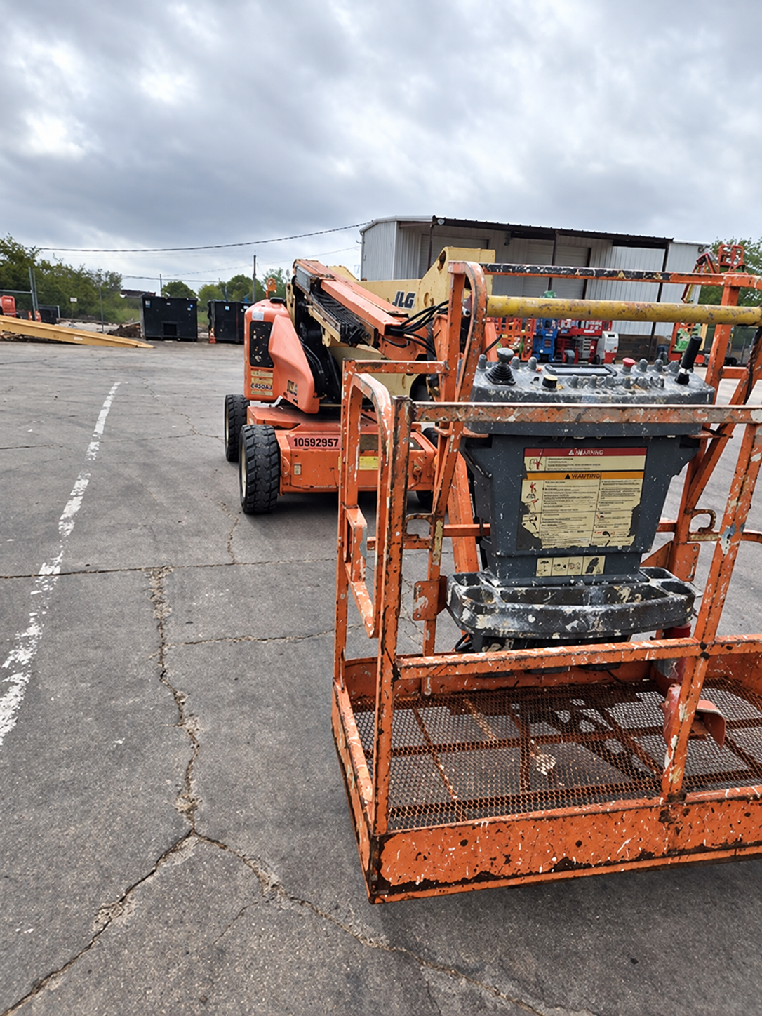 2017 JLG E450AJ Articulating Boom Lift - Image 2