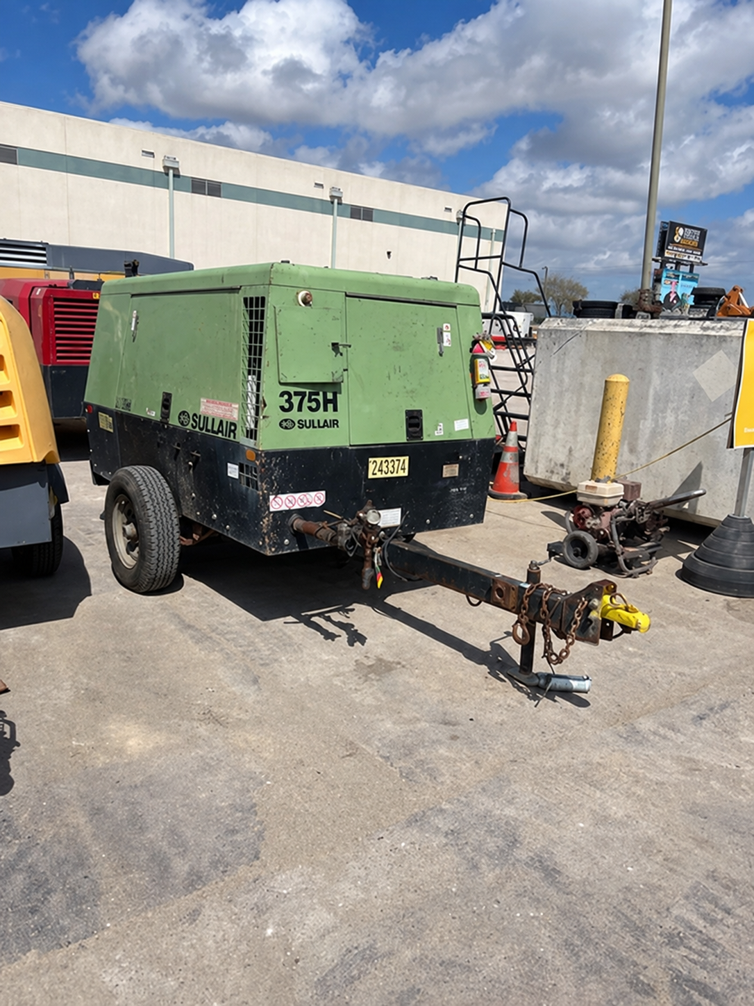 2017 Sullair 375H DPQ-JD3 Air Compressor - Image 3