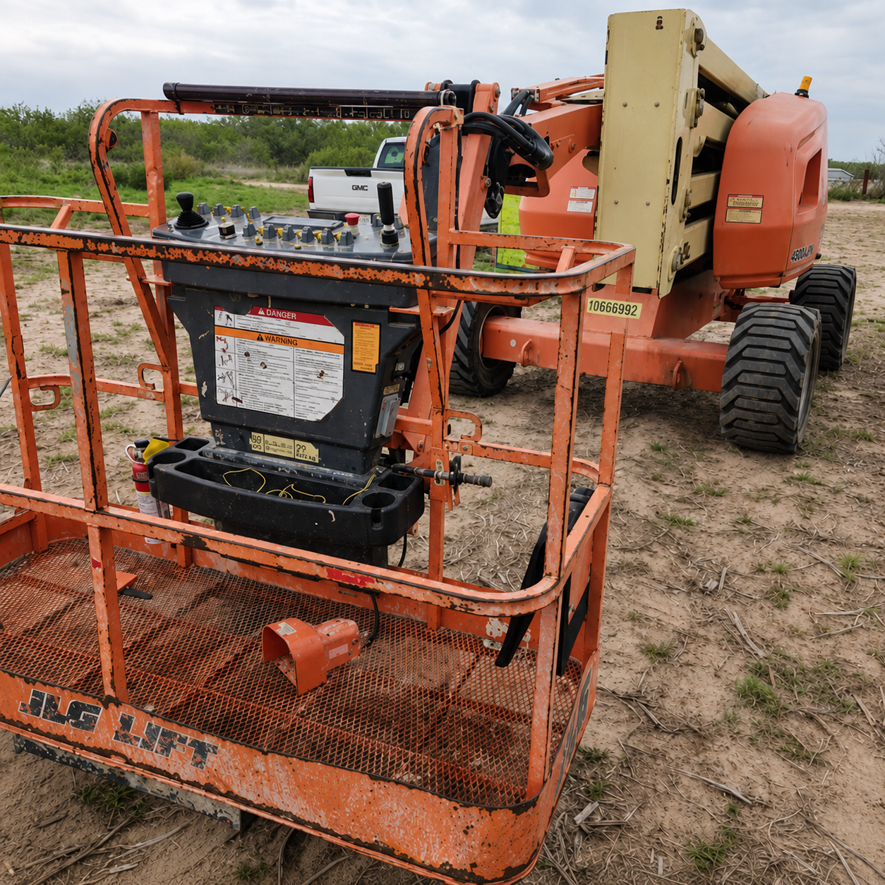 2017 JLG E450AJ Articulating Boom Lift - Image 2