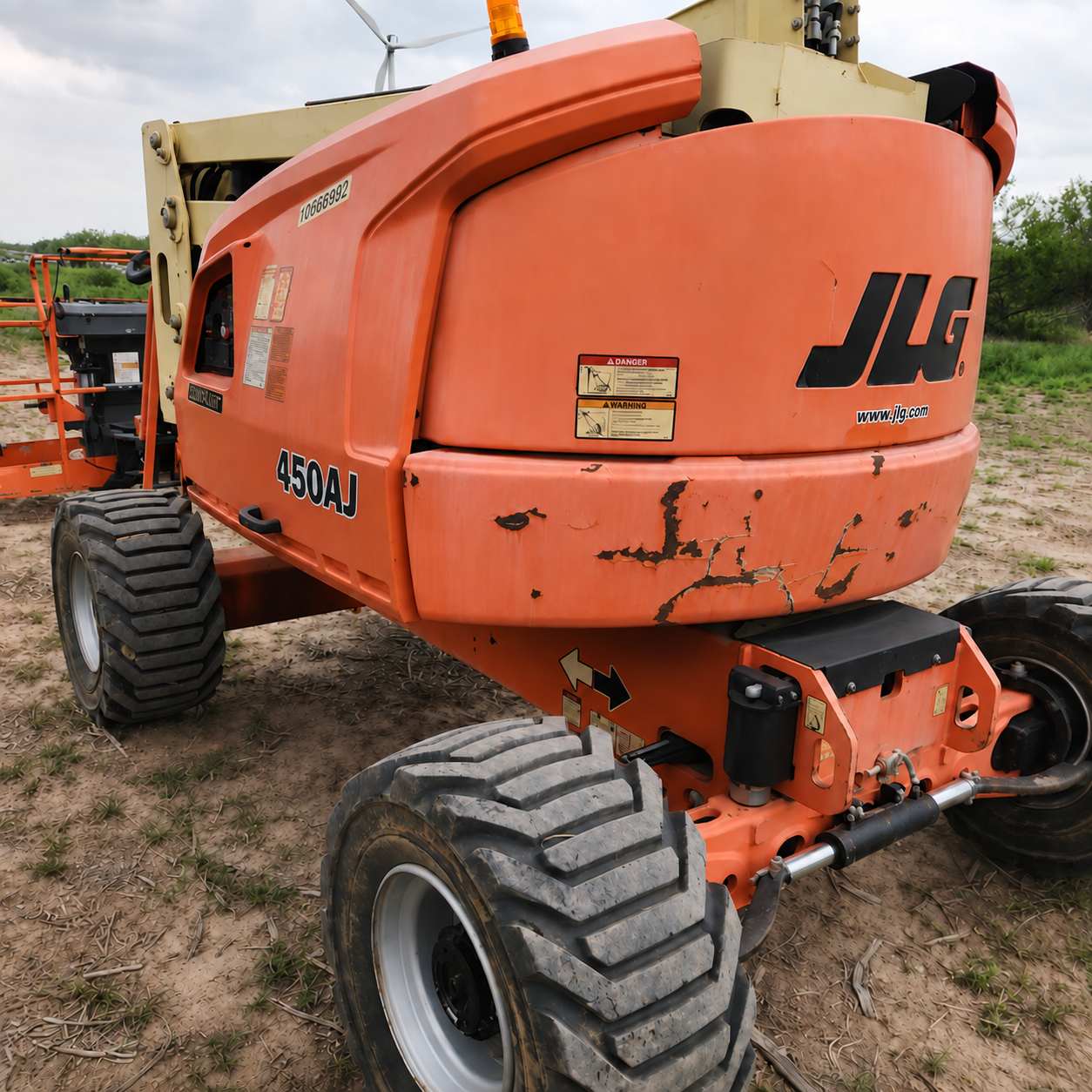 2017 JLG E450AJ Articulating Boom Lift - Image 3