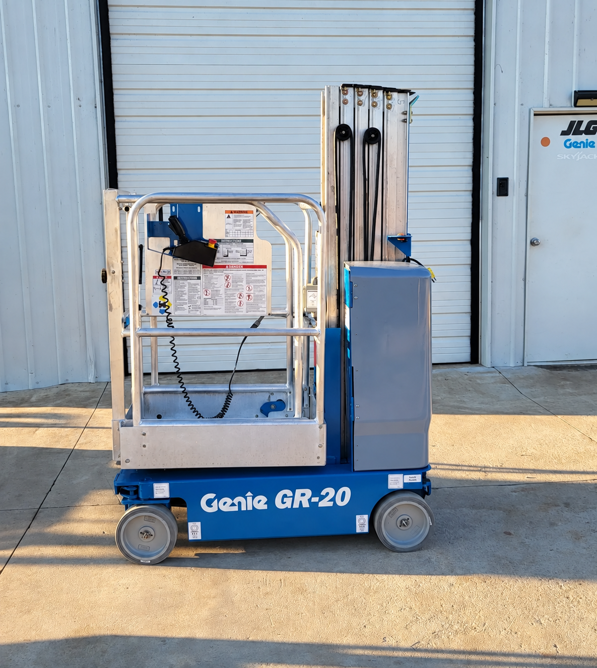 Refurbished Genie GR20 Runabout 20' Electric Vertical Mast Scissor Lift