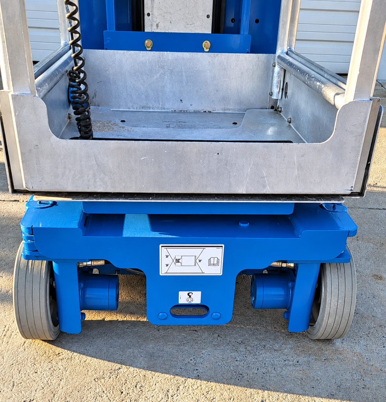 Refurbished Genie GR20 Runabout 20' Electric Vertical Mast Scissor Lift - Image 2
