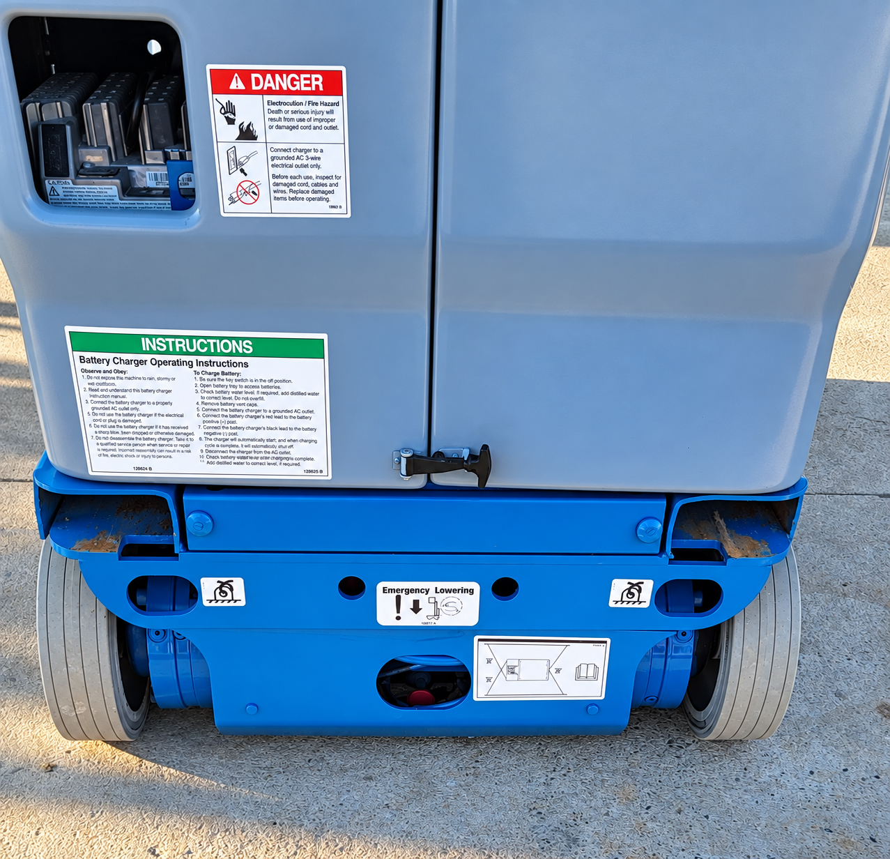Refurbished Genie GR20 Runabout 20' Electric Vertical Mast Scissor Lift - Image 3