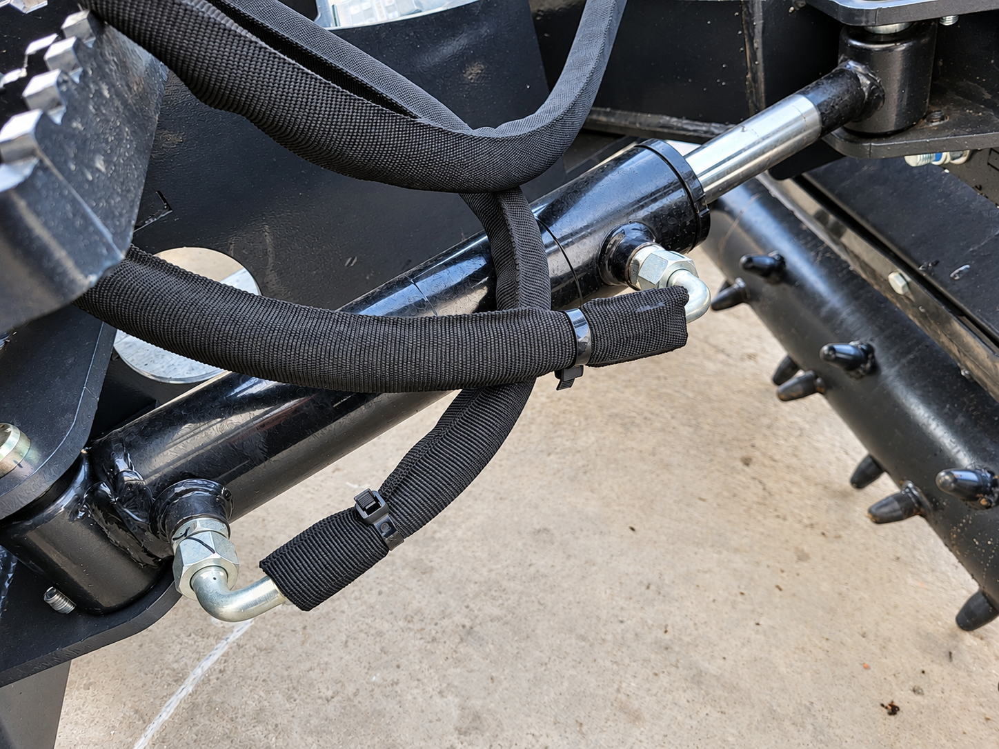 Arteer Soil Conditioner Harley Power Rake Hydraulic Attachment - Image 4