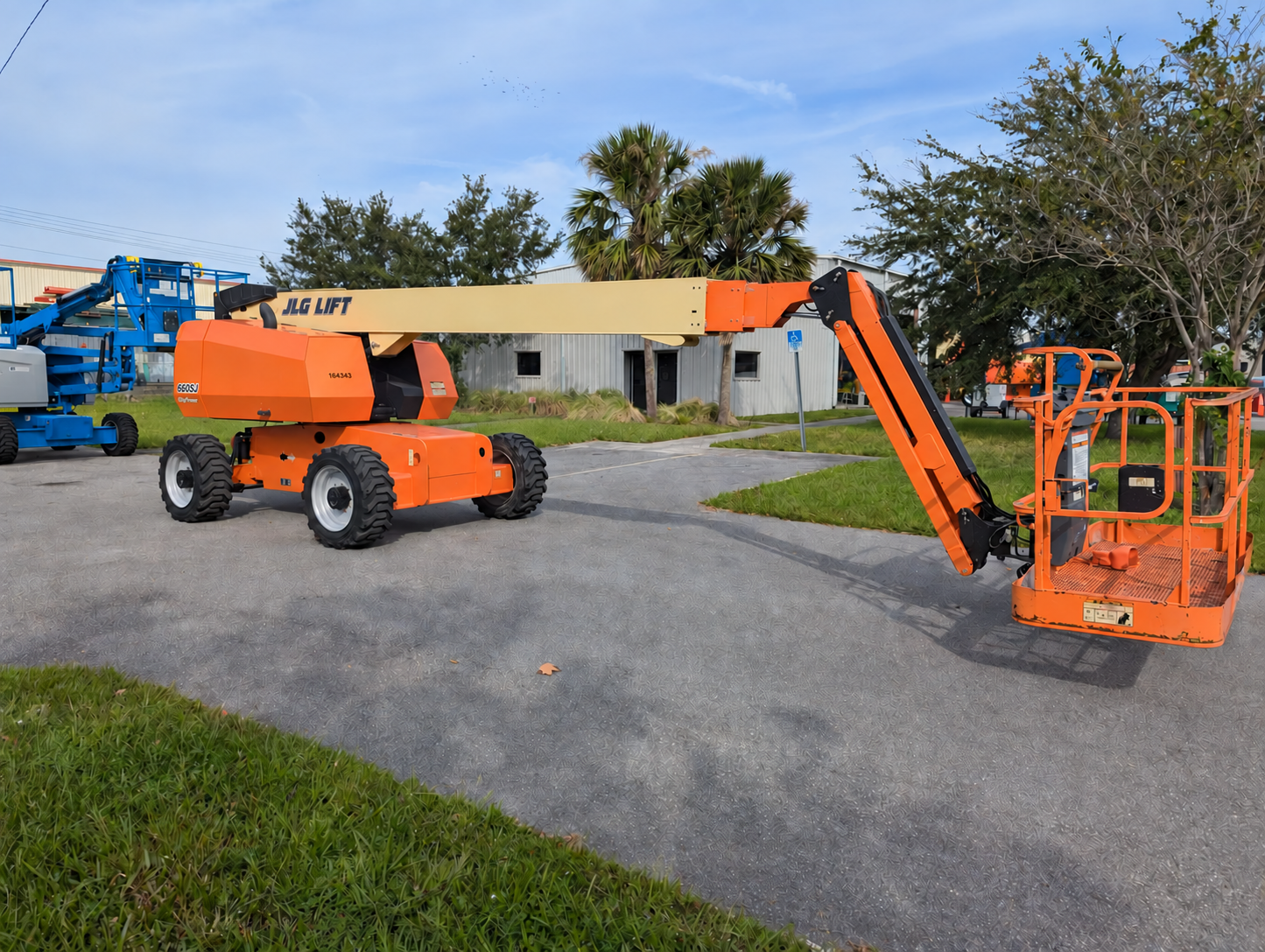 2017 JLG 660SJ Telescopic Boom Lift - Image 2