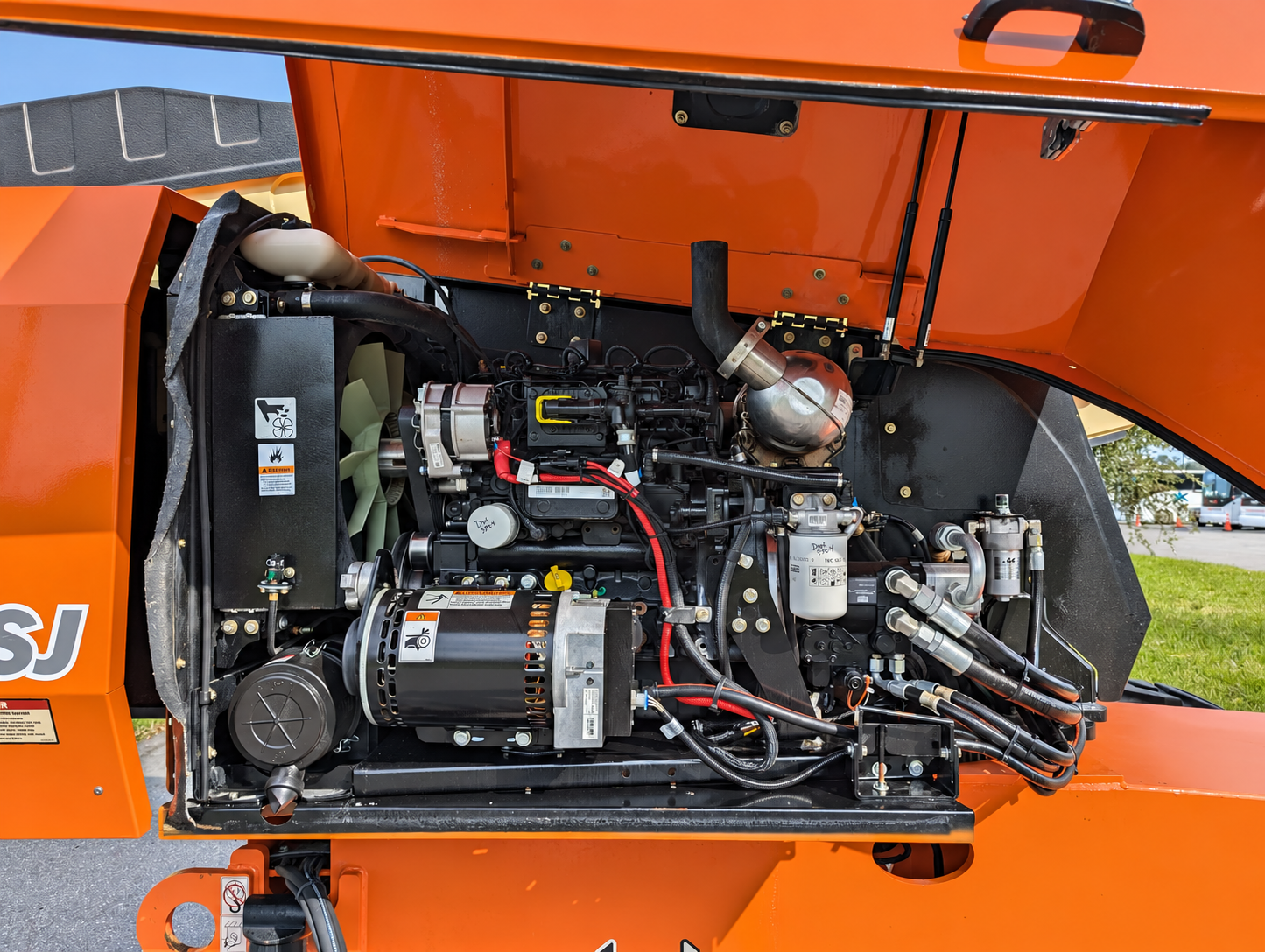 2017 JLG 660SJ Telescopic Boom Lift - Image 9