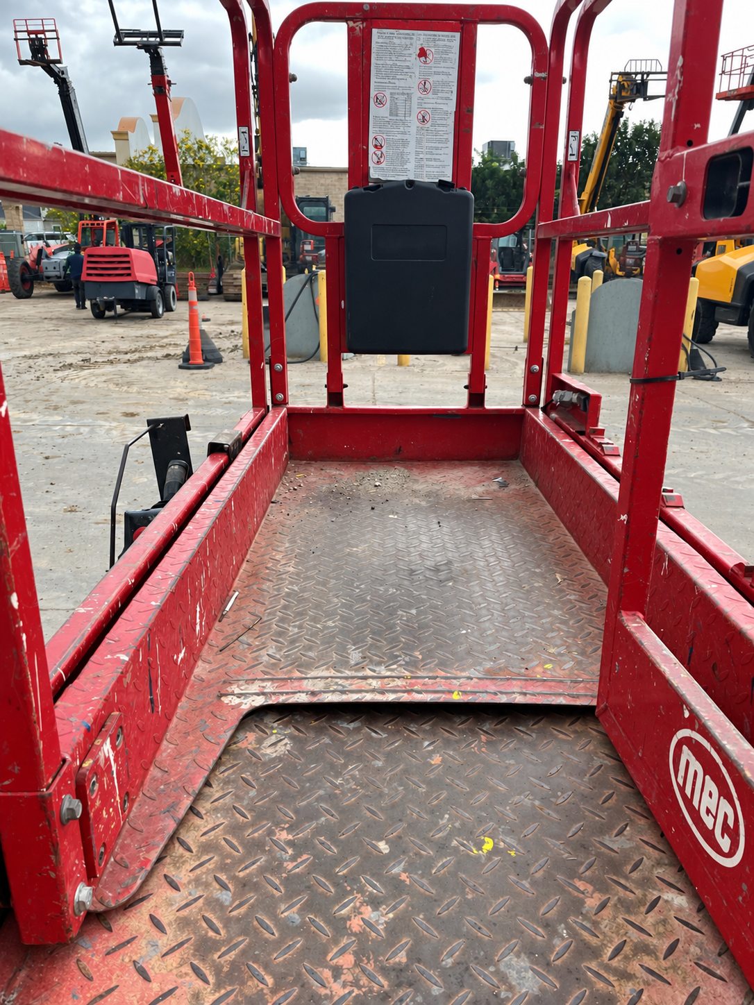 2018 MEC 1930SE Electric Scissor Lift - Image 5