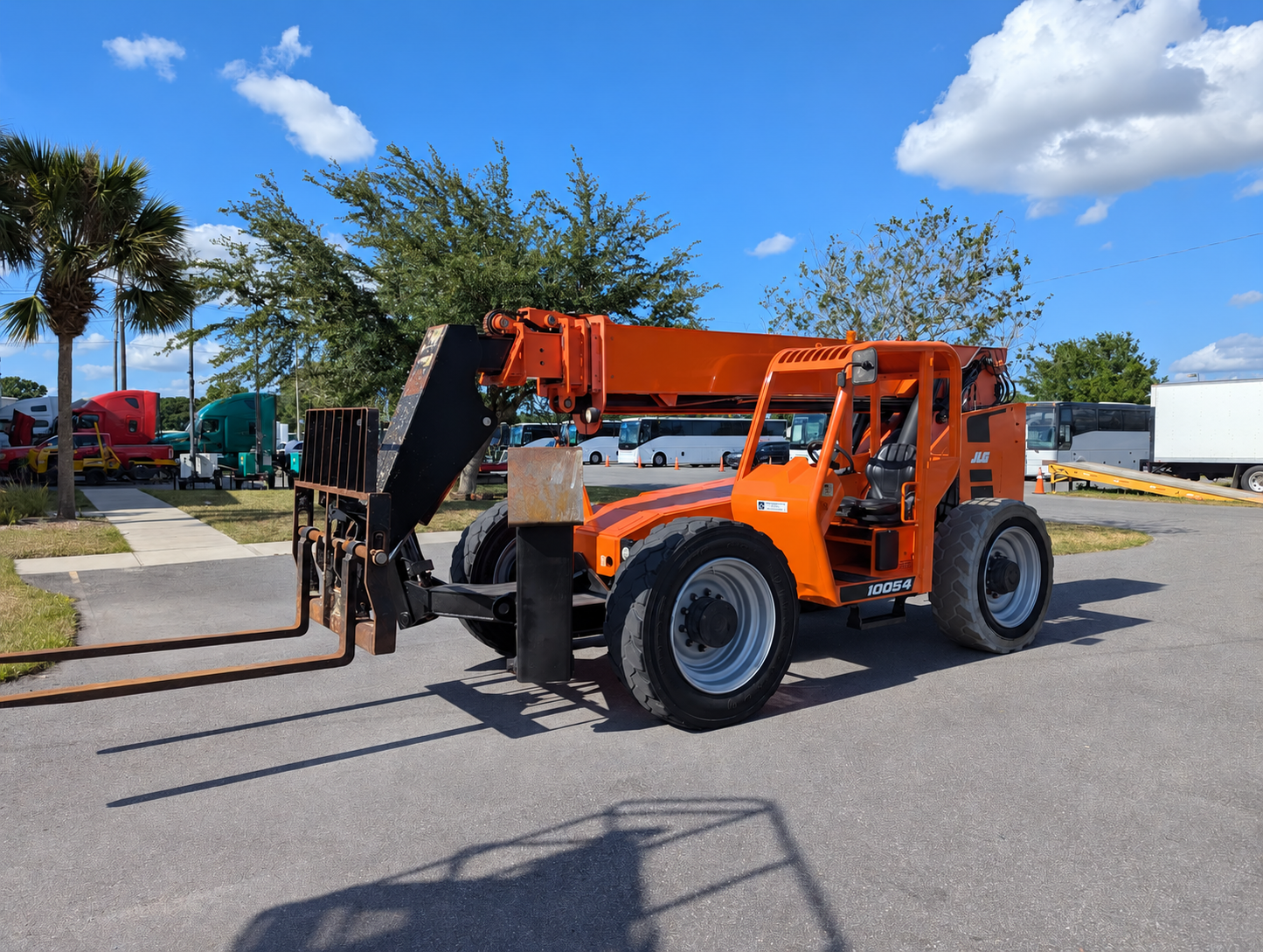 2016 SkyTrak 10054 Telehandler - Image 3