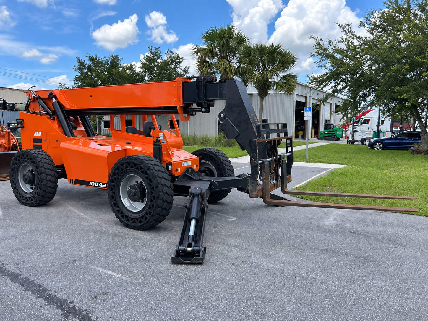 2019 JLG 10042 Telehandler - Image 2