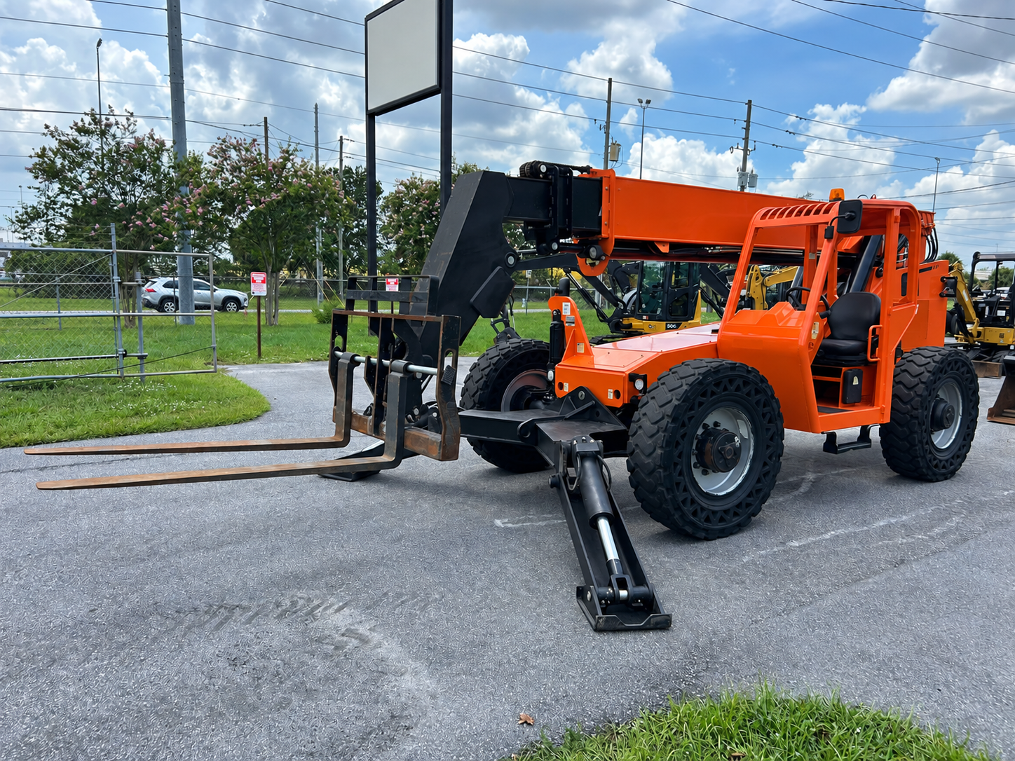 2019 JLG 10042 Telehandler - Image 3