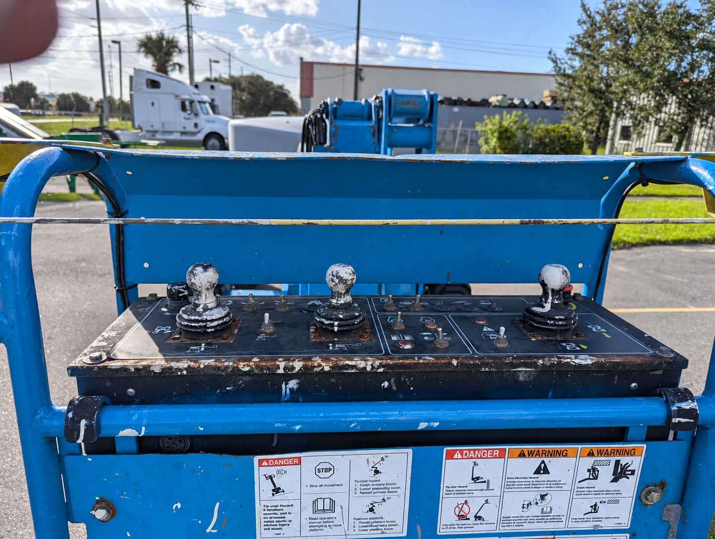 2014 Genie Z-45/25J RT Articulating Boom Lift - Image 4