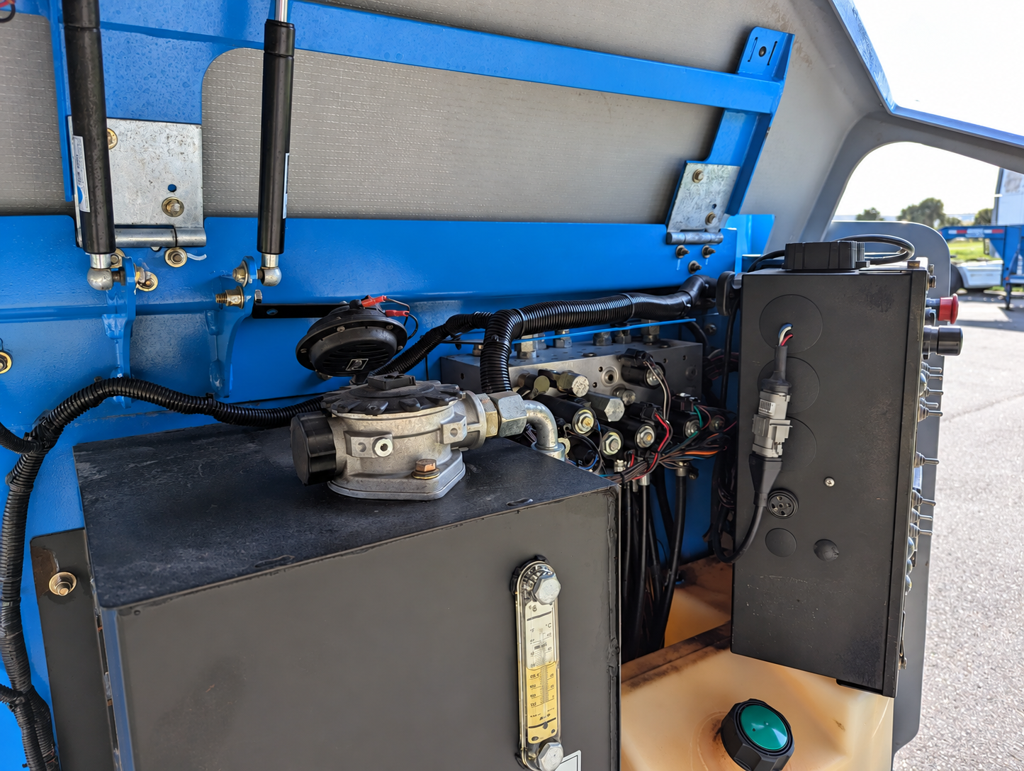 2014 Genie Z-45/25J RT Articulating Boom Lift - Image 5