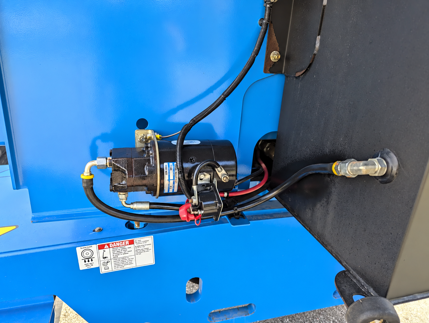 2014 Genie Z-45/25J RT Articulating Boom Lift - Image 8