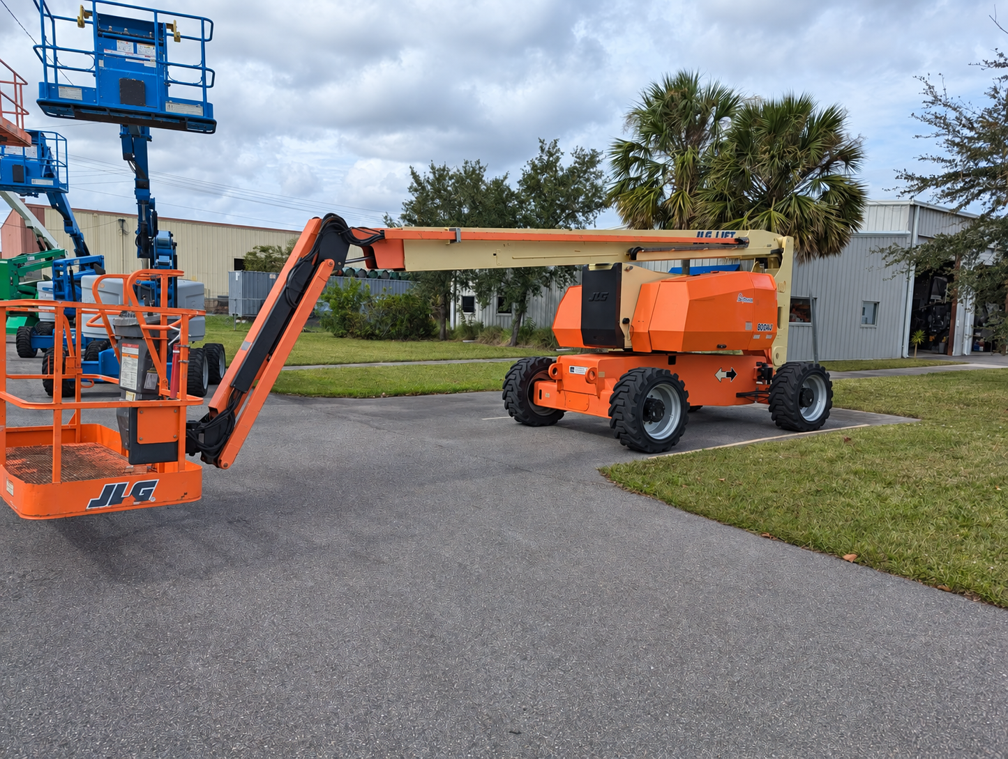 2014 JLG 800AJ Articulating Boom Lift