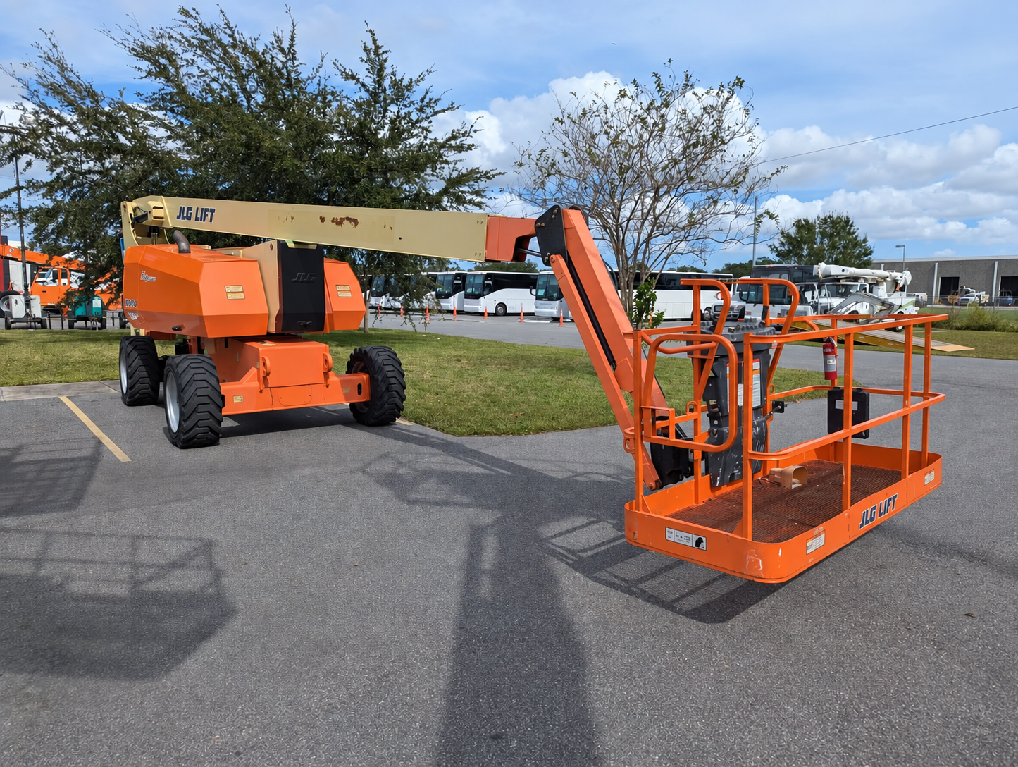 2014 JLG 800AJ Articulating Boom Lift - Image 2