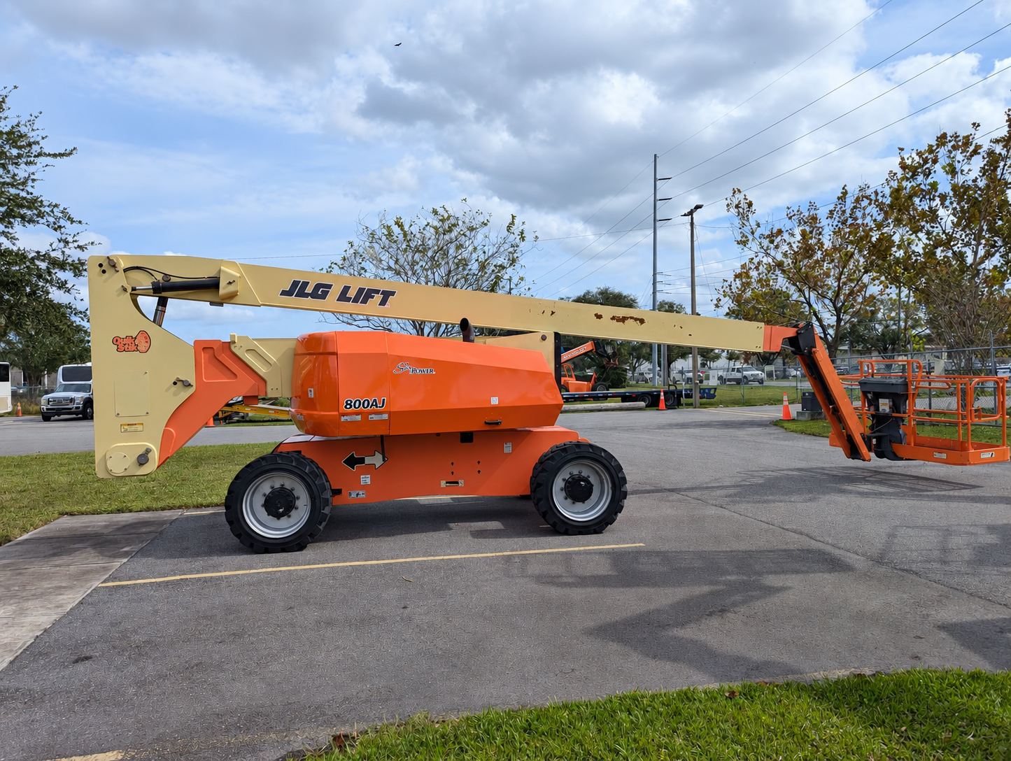 2014 JLG 800AJ Articulating Boom Lift - Image 4