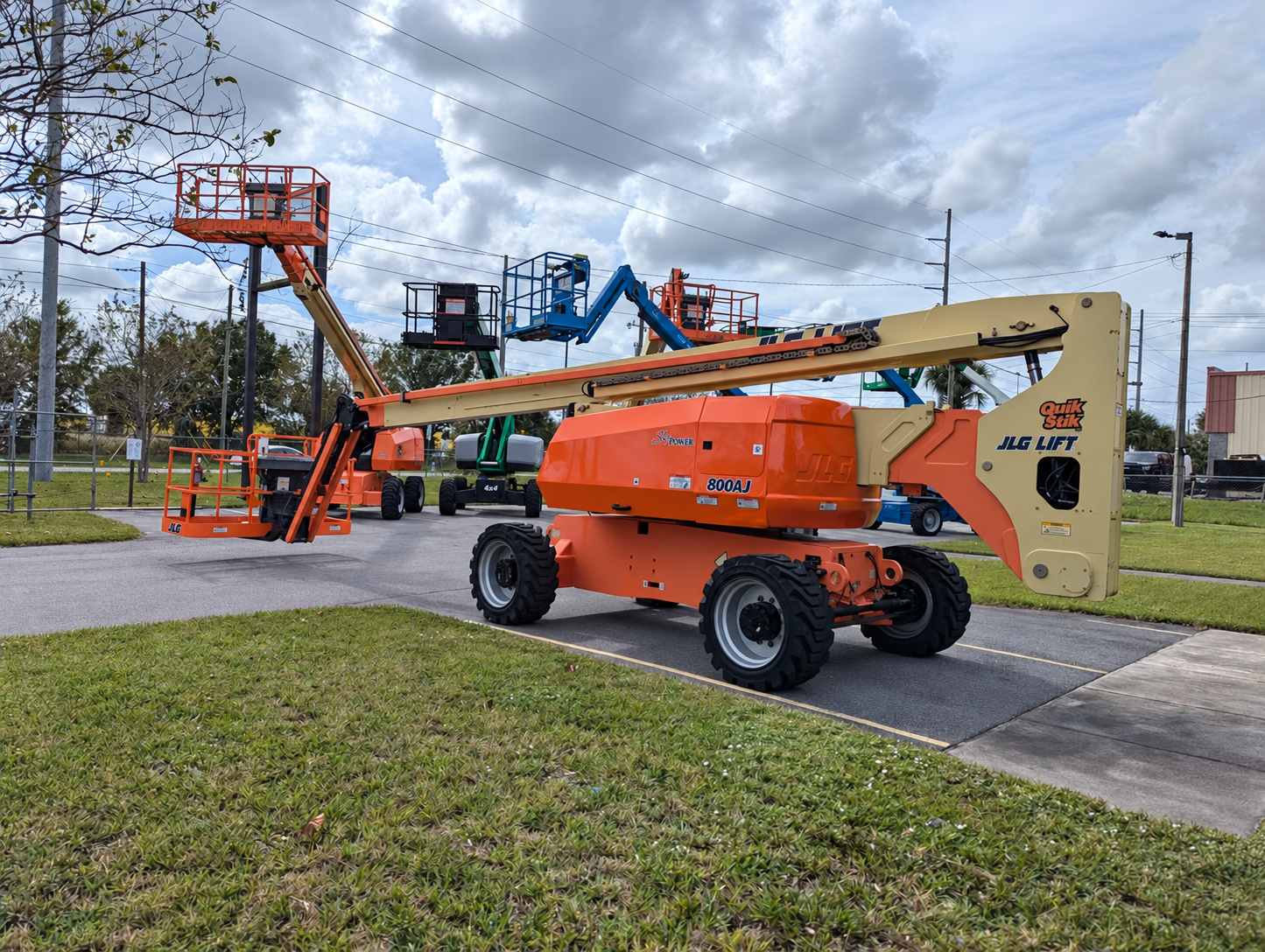 2014 JLG 800AJ Articulating Boom Lift - Image 5