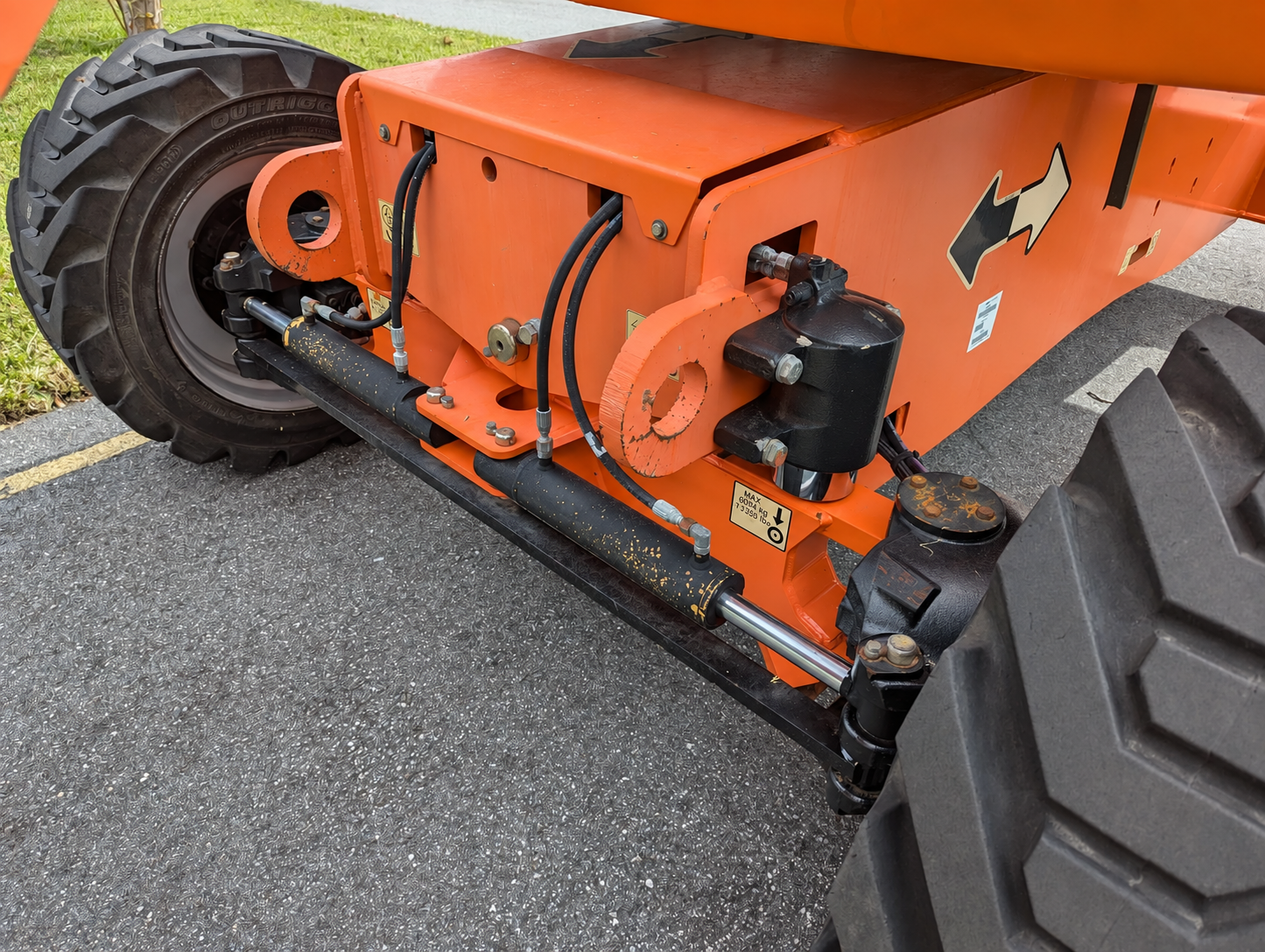 2014 JLG 800AJ Articulating Boom Lift - Image 7
