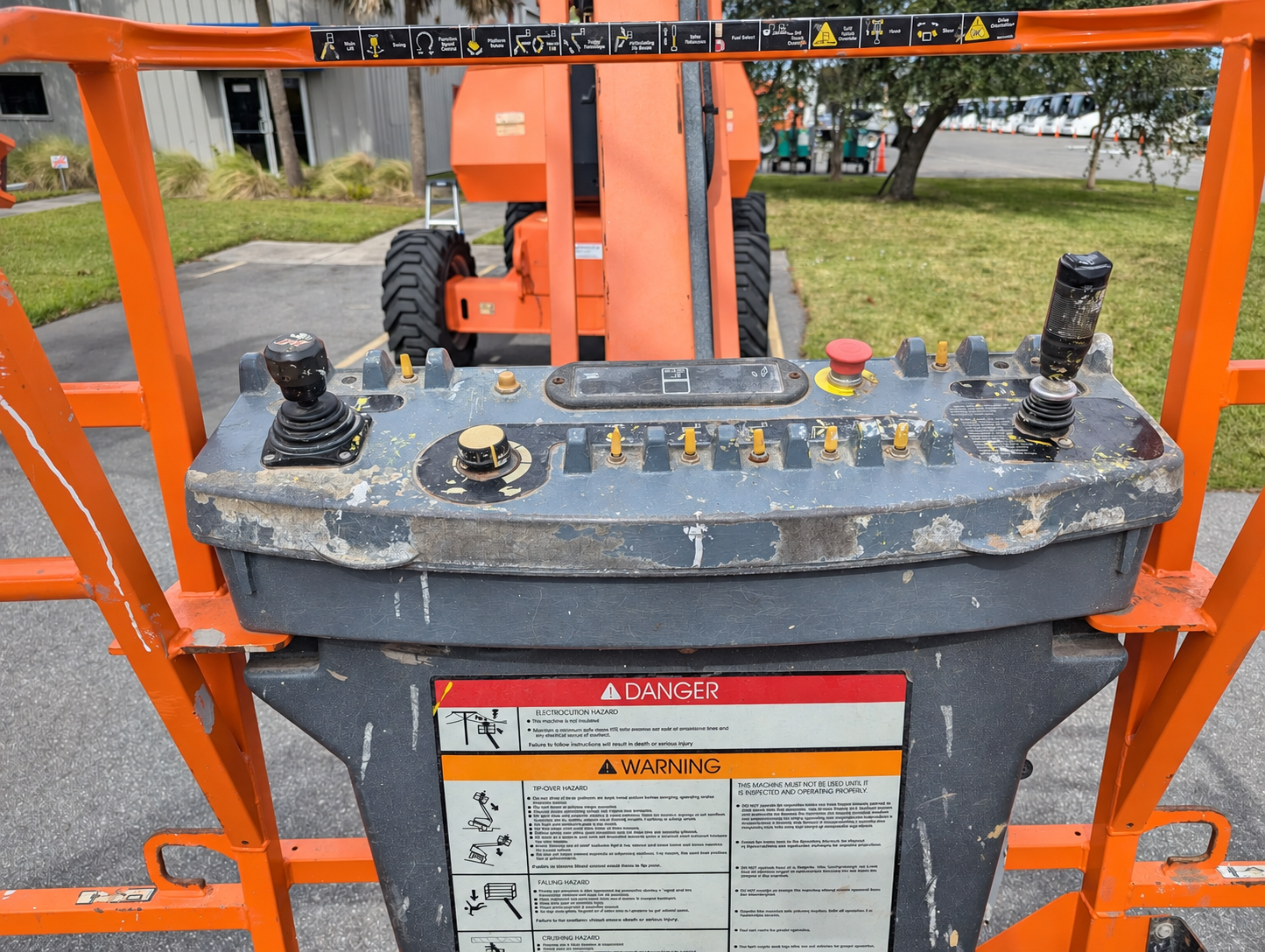 2014 JLG 800AJ Articulating Boom Lift - Image 8
