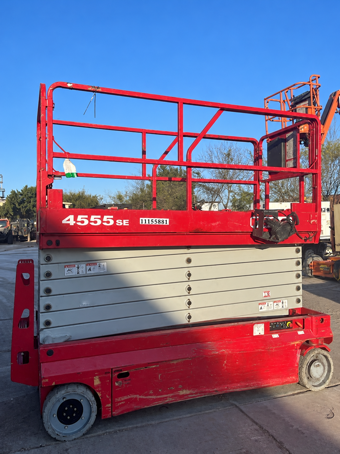 2021 MEC 4555SE Electric Scissor Lift - Image 2