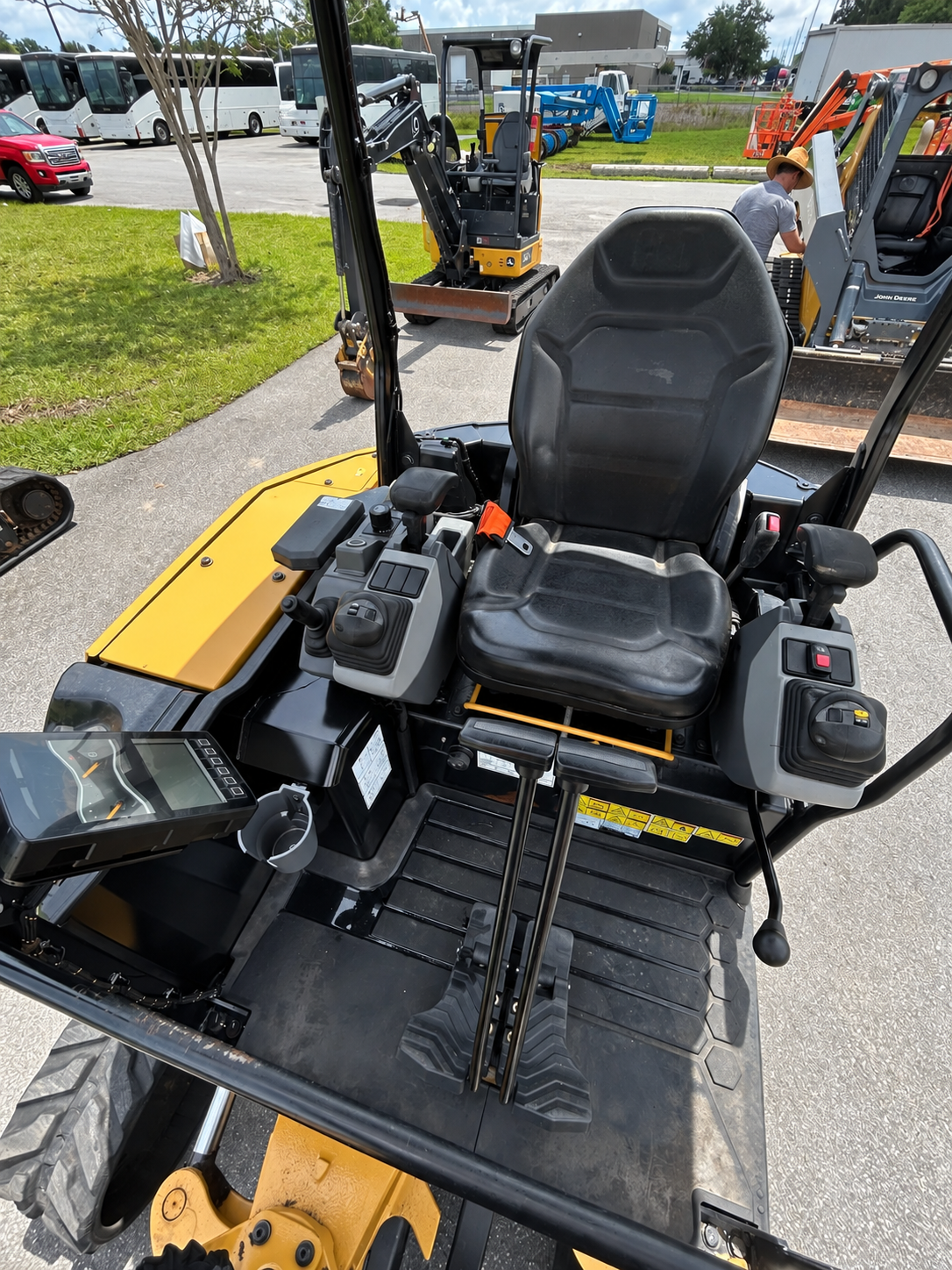 2022 Caterpillar 302.7 DCR - Image 8