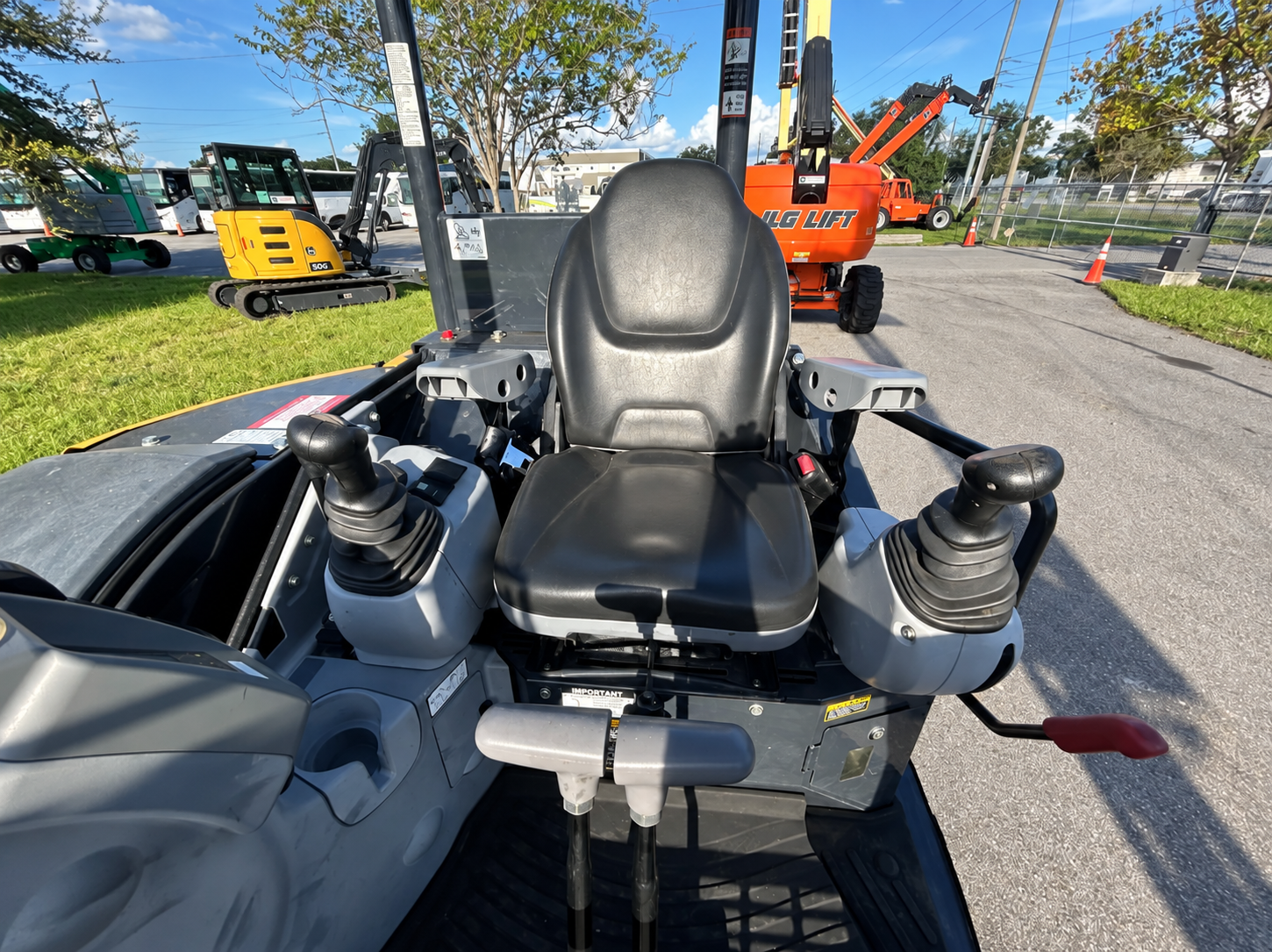 2021 John Deere 35G Mini Excavator - Image 11