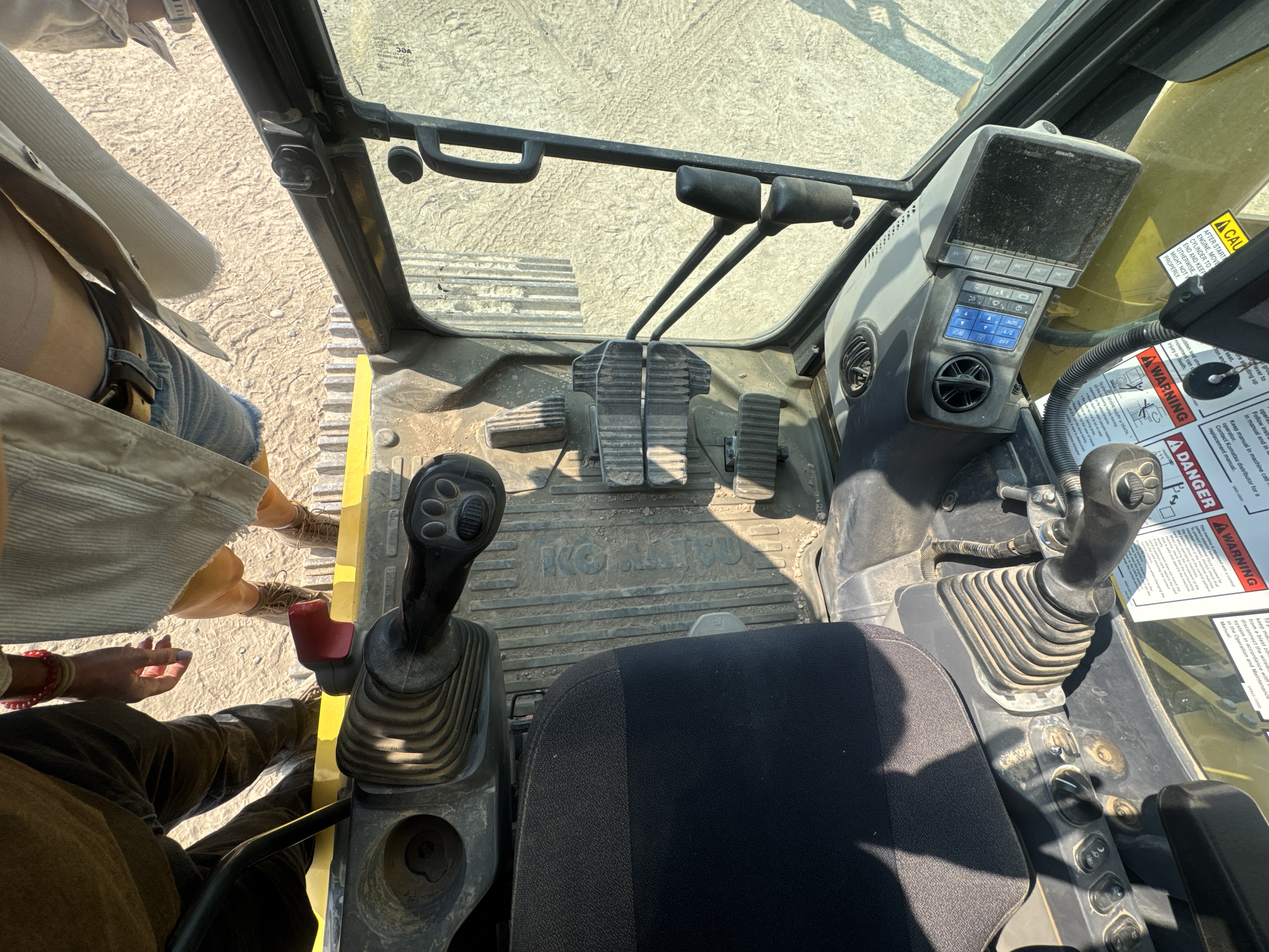 2023 Komatsu PC360LCI-11 Excavator - Image 11