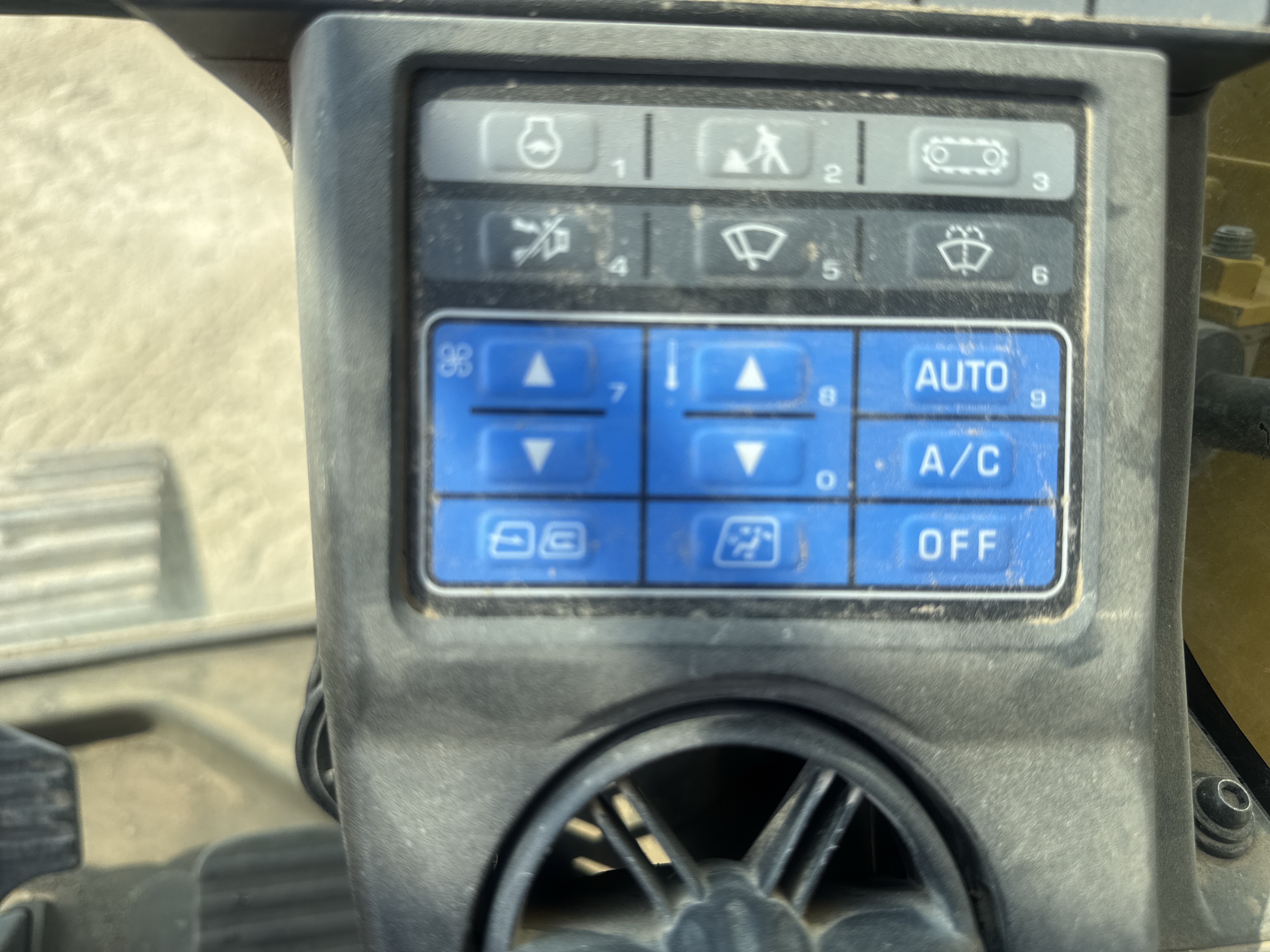 2023 Komatsu PC360LCI-11 Excavator - Image 15
