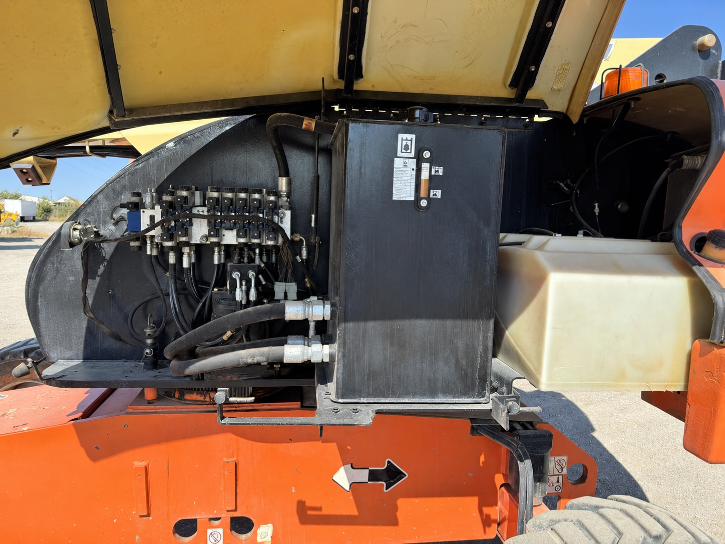 2007 JLG 460SJ Boom Lift - Image 11