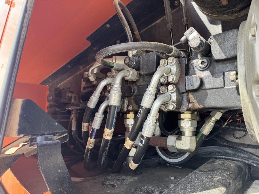 2007 JLG 1350SJP Boom Lift - Image 13