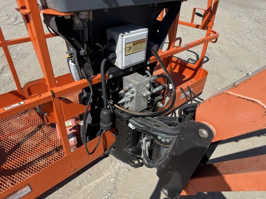2010 JLG 1350SJP Boom Lift - Image 11