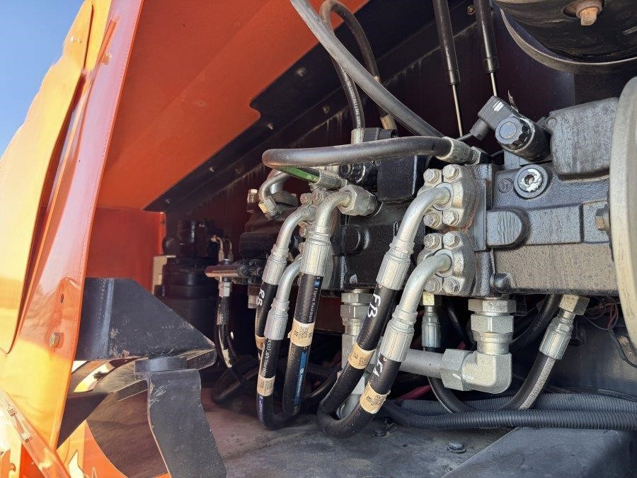 2010 JLG 1350SJP Boom Lift - Image 17