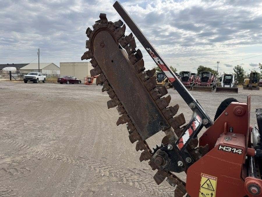 2015 Ditch Witch RT45 Ride-On Trencher - Image 17