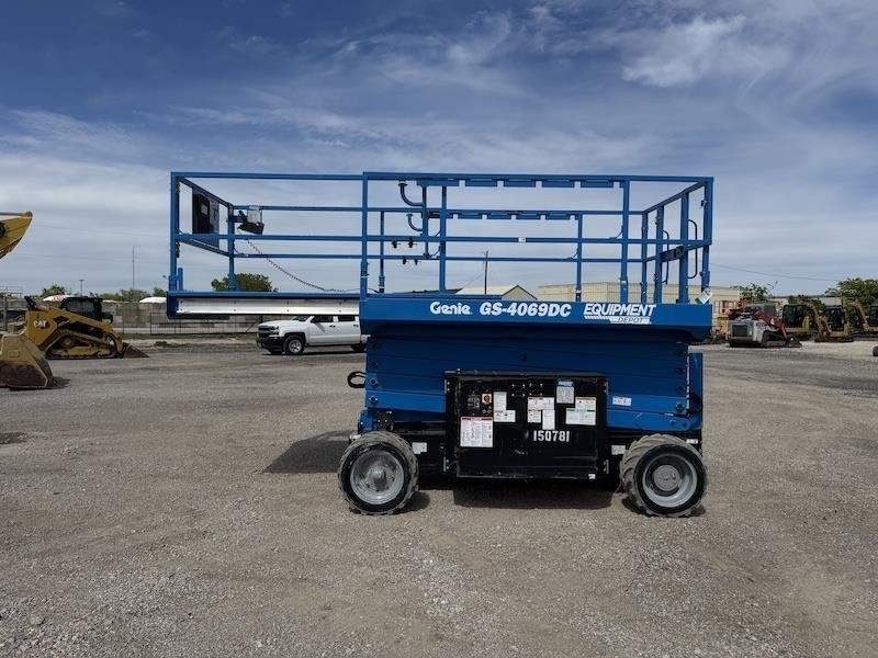 2017 Genie GS-4069DC Rough Terrain Scissor Lift - Image 15