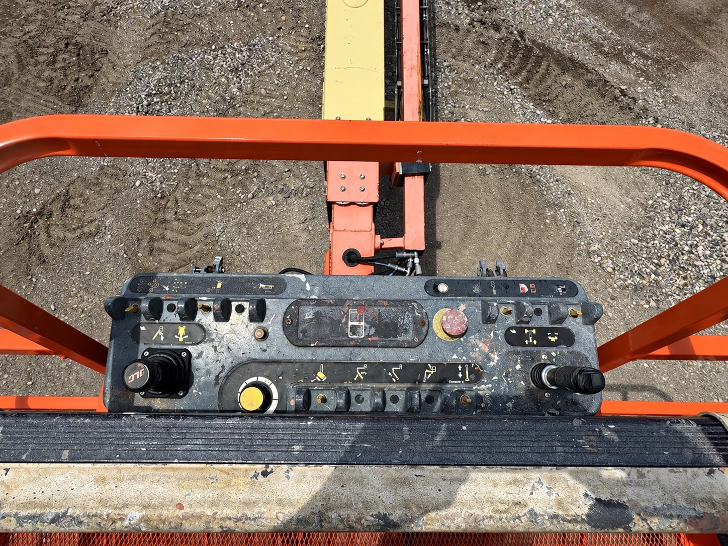 2017 JLG 600S 2WD Boom Lift - Image 7