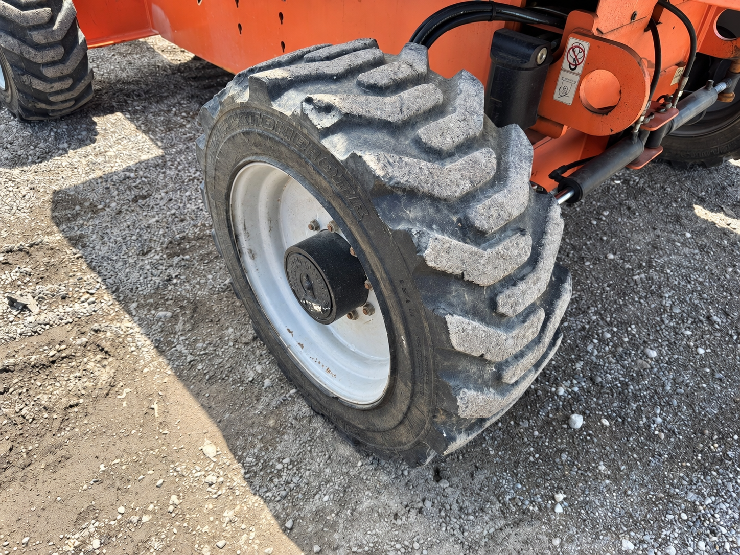 2017 JLG 600S 2WD Boom Lift - Image 8