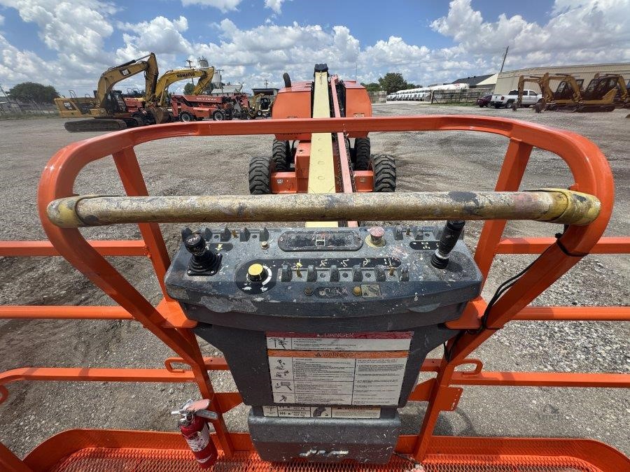 2017 JLG 600S 2WD Boom Lift - Image 9